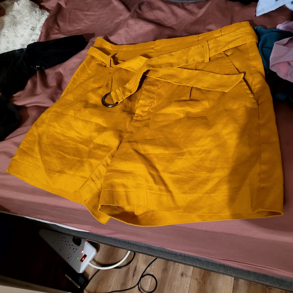 Banana Republic Mustard Yellow Women's Linen Blend Size 12 Shorts
